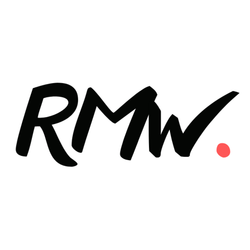 Großbuchstaben RMW mit korallfarbenem Punkt